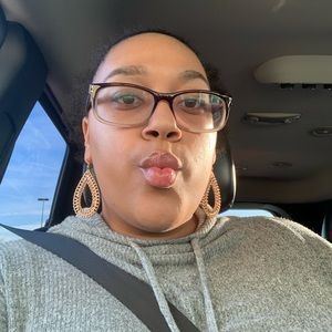 Meet your Posher, Caryna